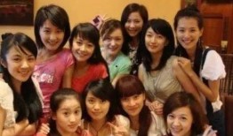 小王子吃瓜娱乐圈,瓜田里的甜蜜邂逅